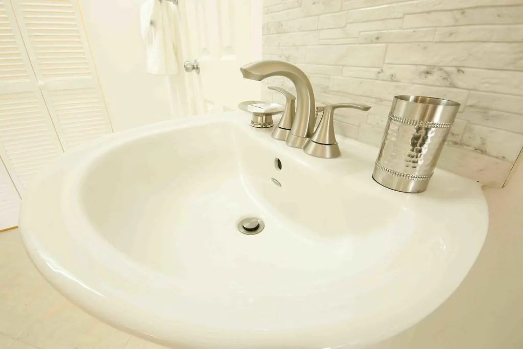 Cattleya Luxury Suites Κίνγκστον 3*,  Τζαμάικα